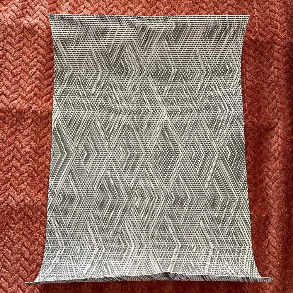 ♦️5/$15♦️ Set of 6 Placemats | Used, Gray/Silver & White Geometric